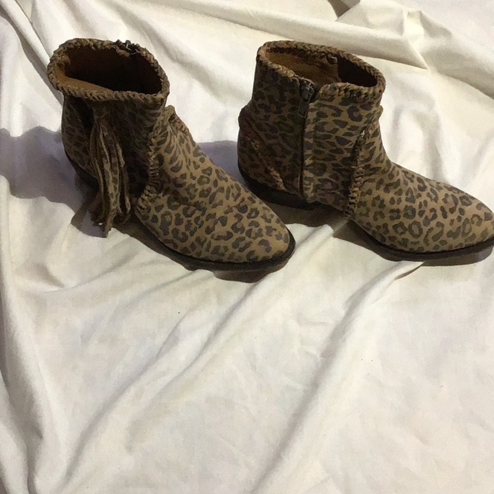 Leopard booties with zipper
